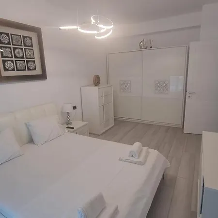 Apartament Anateea By The Sea *
